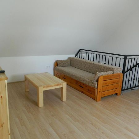 Familia-Pelso Apartmanhaz ซามาร์ดี ภายนอก รูปภาพ