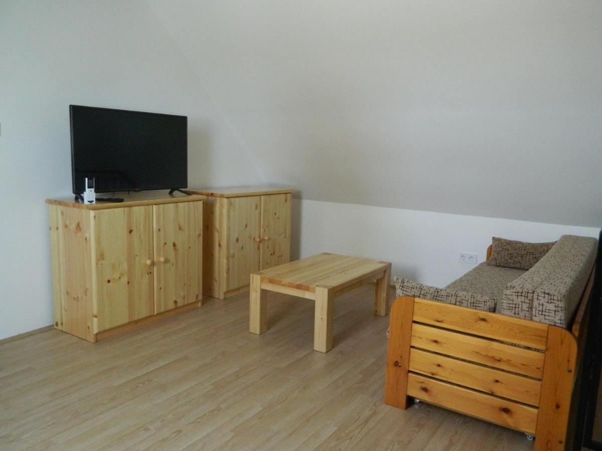 Familia-Pelso Apartmanhaz ซามาร์ดี ภายนอก รูปภาพ
