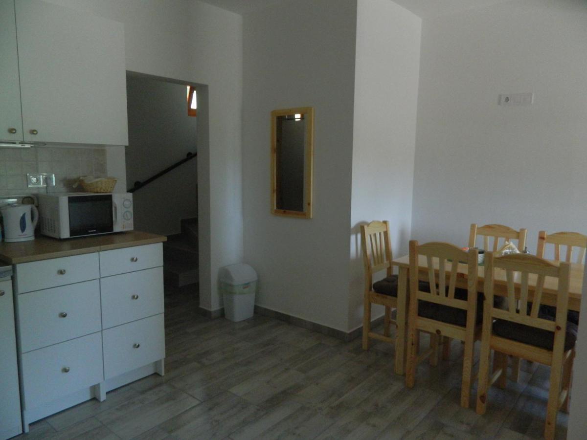 Familia-Pelso Apartmanhaz ซามาร์ดี ภายนอก รูปภาพ