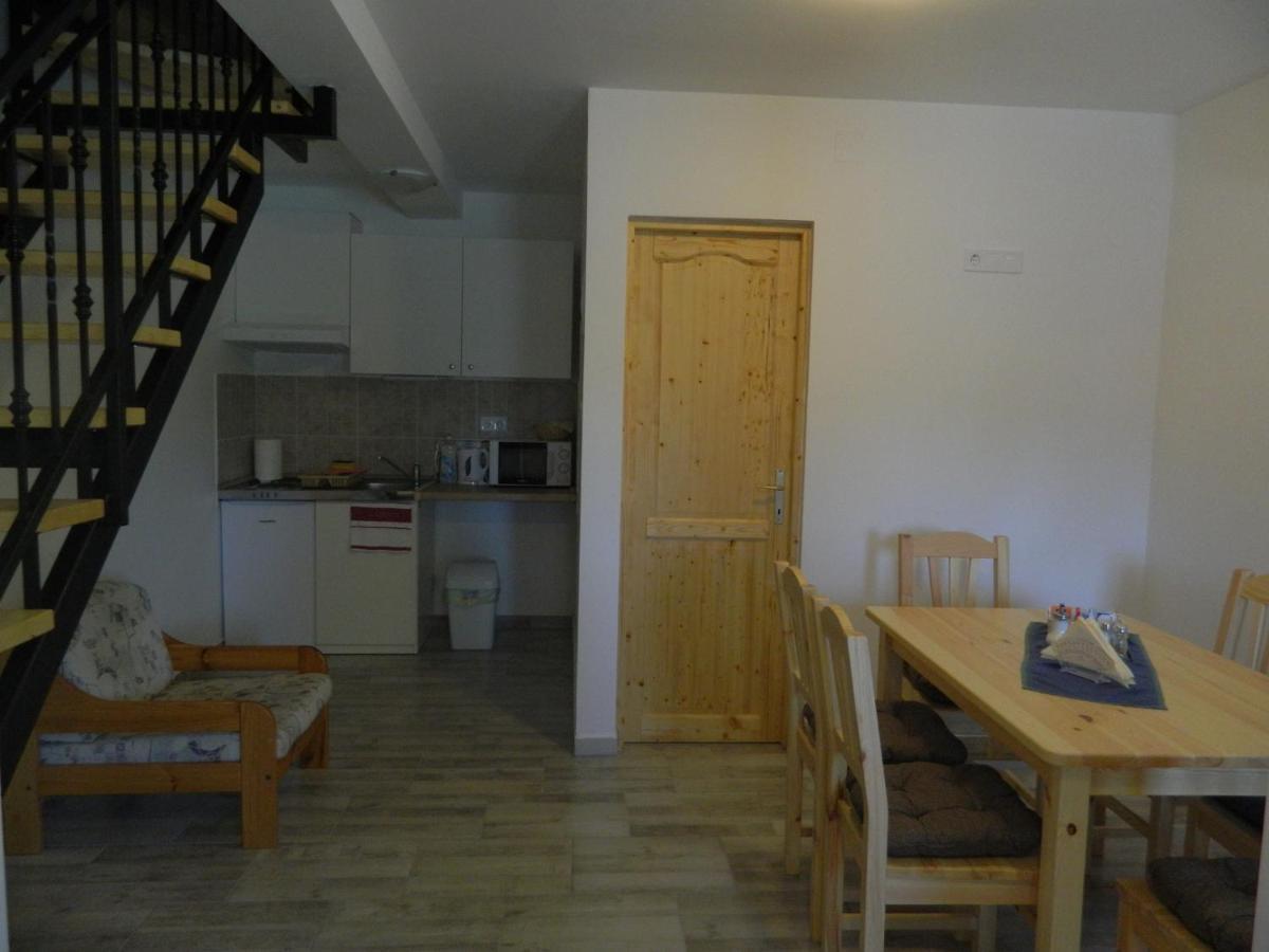 Familia-Pelso Apartmanhaz ซามาร์ดี ภายนอก รูปภาพ