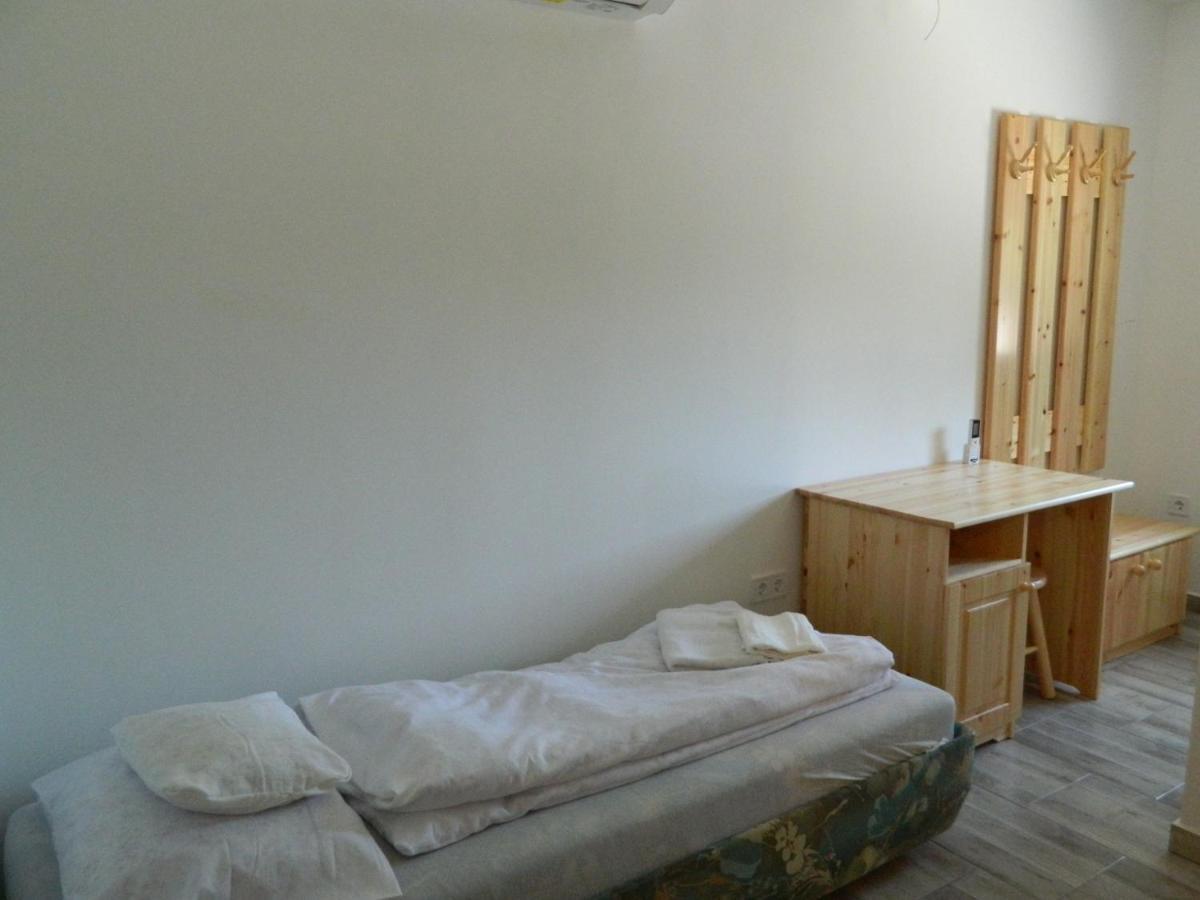 Familia-Pelso Apartmanhaz ซามาร์ดี ภายนอก รูปภาพ