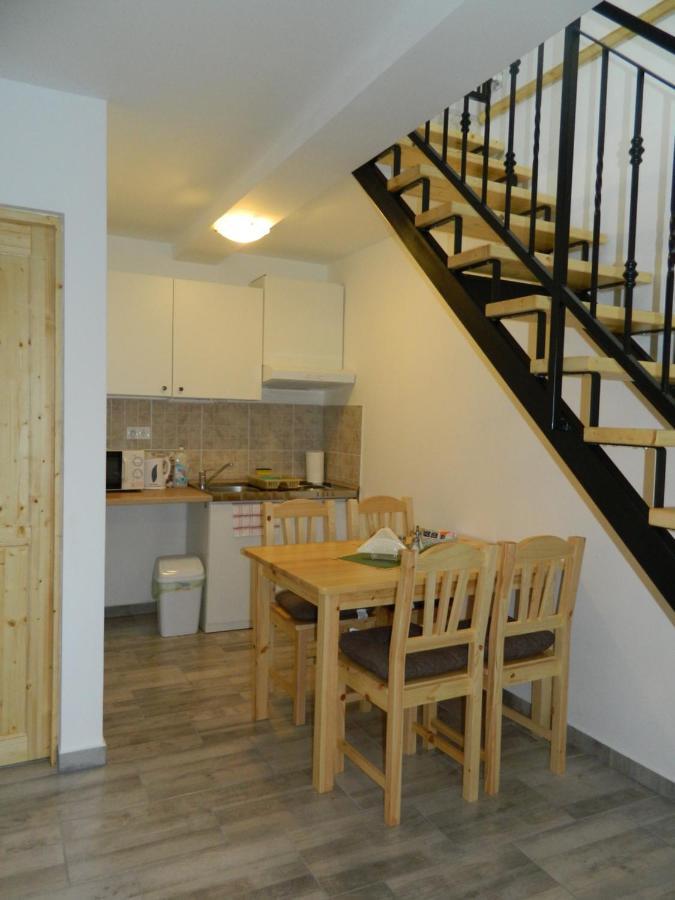 Familia-Pelso Apartmanhaz ซามาร์ดี ภายนอก รูปภาพ